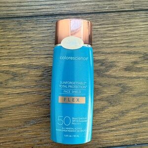 Colorescience Face Shield SPF 50 LIGHT is the color